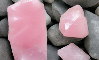 Rose Quartz Meaning, Benefits & Crystal Healing